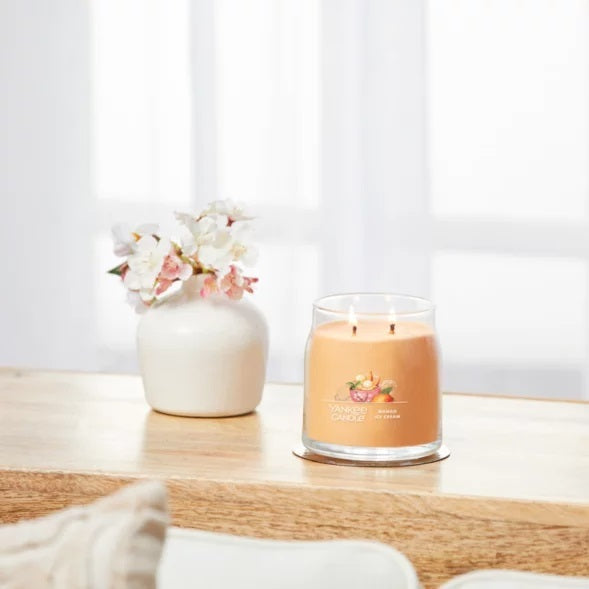 Yankee Candle Signature Medium Jar - Mango Ice Cream